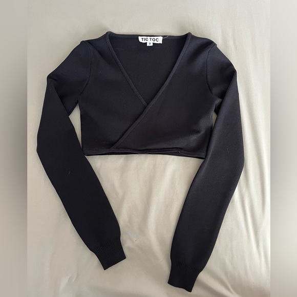 M BOUTIQUE Cropped Black Long Sleeve - Picture 2 of 4